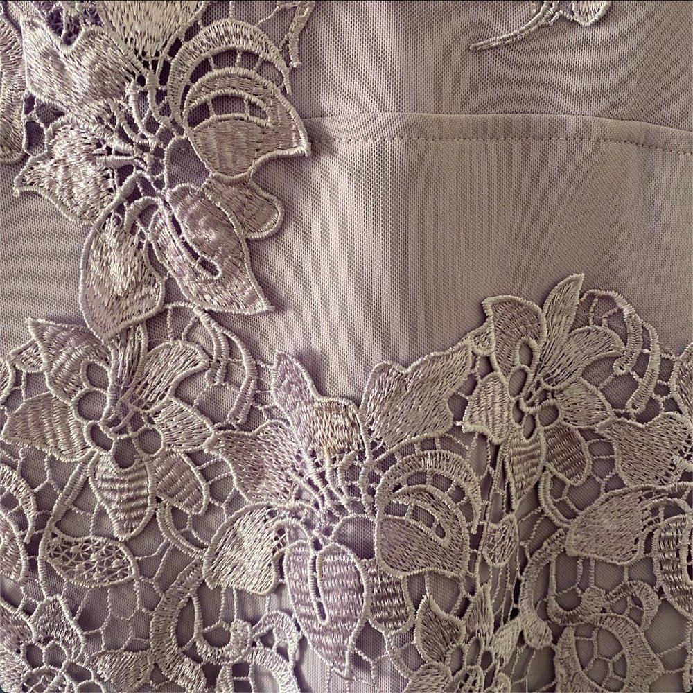 LILAC LACE DRESS - Picture 5 of 5